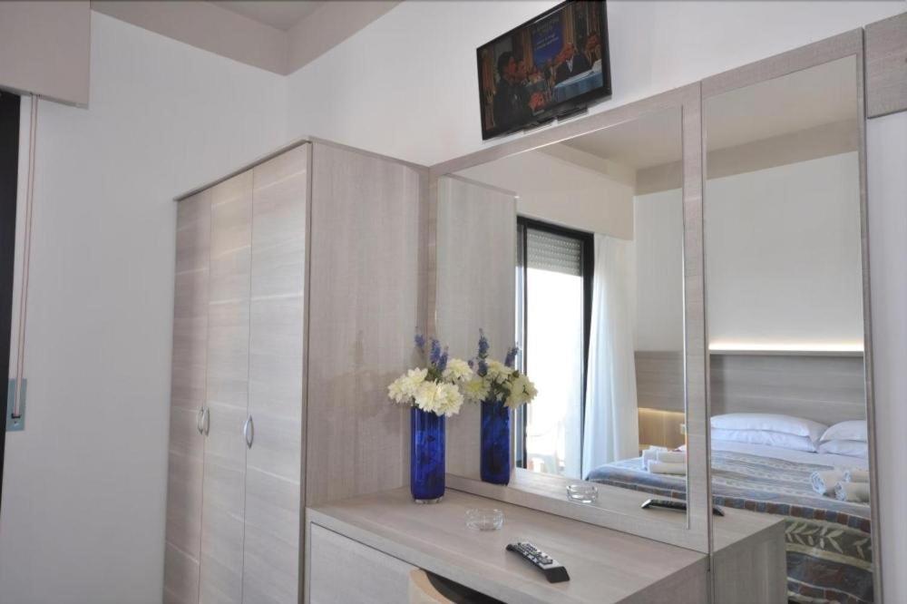 Hotel Alhambra Ρίμινι Εξωτερικό φωτογραφία